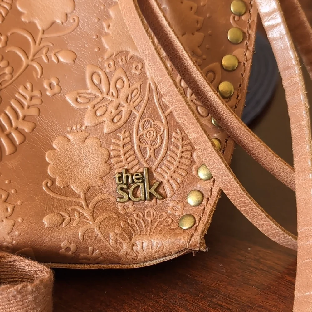 The Sak Brown Leather Crossbody Bag with Embossed Design - Picture 3 of 16